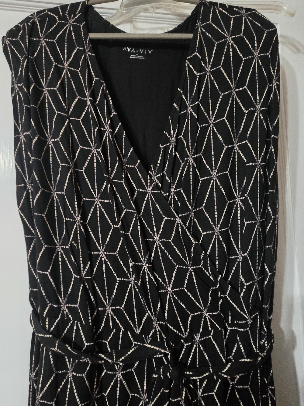 AVA & VIV Black Geometric Wrap Top